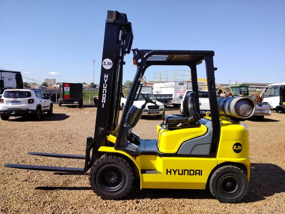 Empilhadeira Hyundai 2,5 Tonelada