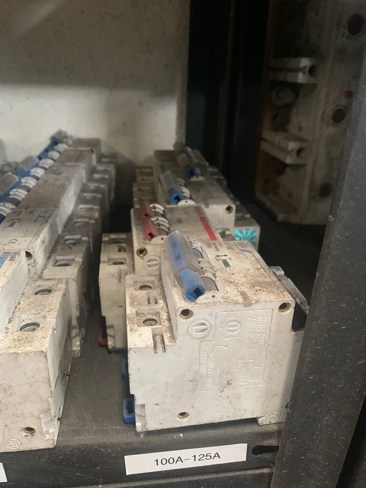 DISJUNTOR BIPOLAR 36A USADO - C2733