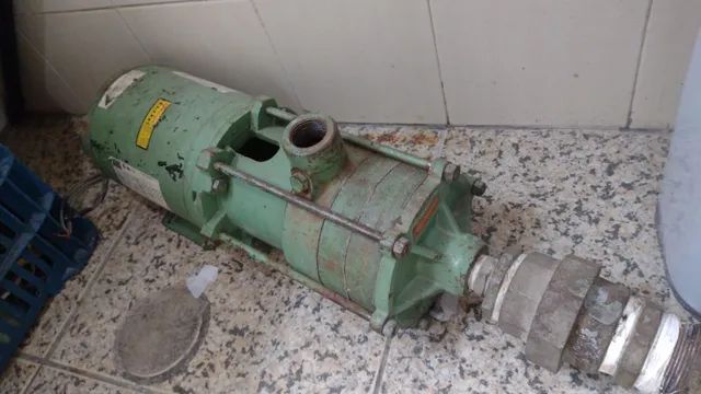 Bomba d'água 1.5 CV 4 estágios trifásica
